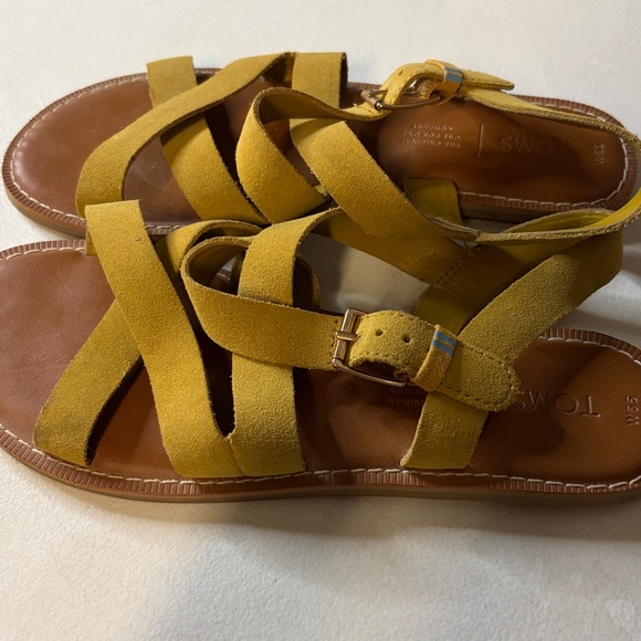 TOMS Sicily Women's Sandals Amber Gold Suede. Sandals | EUC | Sz 6.5 - Picture 3 of 7